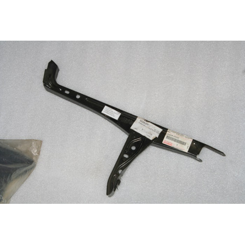 кронштейн замка капота toyota avensis 03-09
