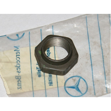 гайка ступицы м30*1.5 mercedes city 631
