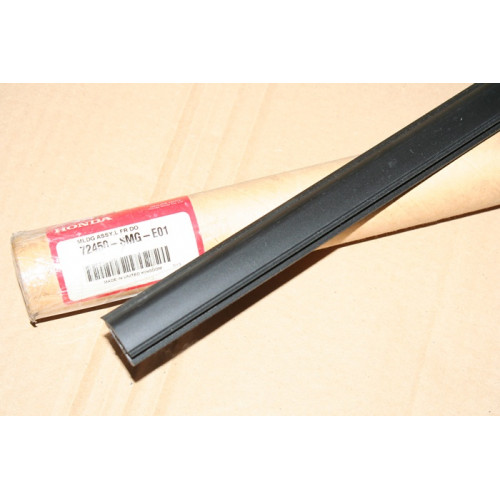 молдинг стекла honda civic 5d 06-12 передний лев