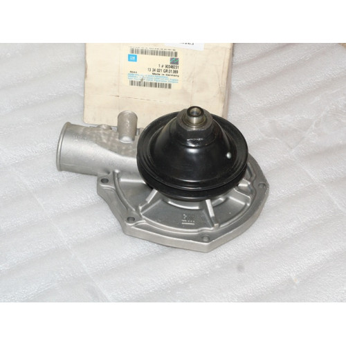 помпа opel ascona rekord 1.7-2.2