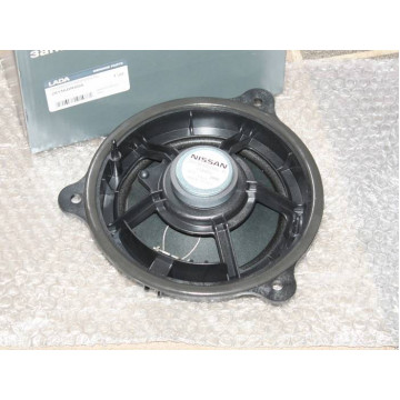 динамик nissan перед 15w