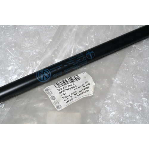 упор газовый volkswagen golf 92-99 585мм багажника