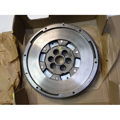 маховик audi a3 octavia 2 golf 5 volkswagen passat b6 2.0tdi двухмассовый