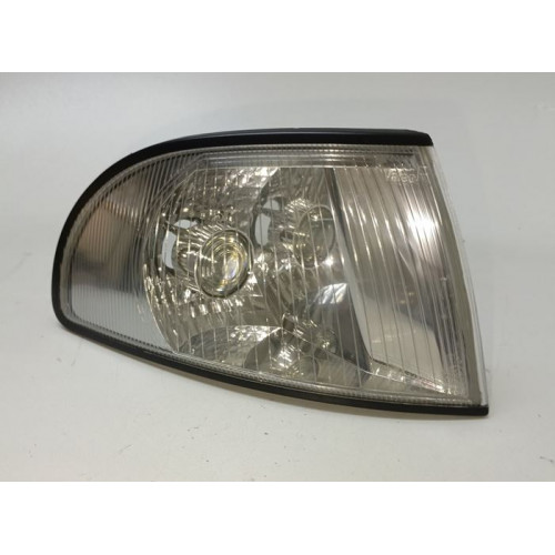 поворотник audi a4 98 правый