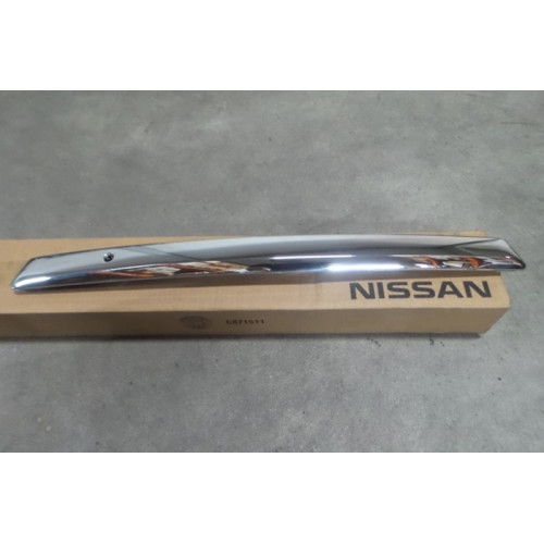 накладка крышки багажника nissan tiida