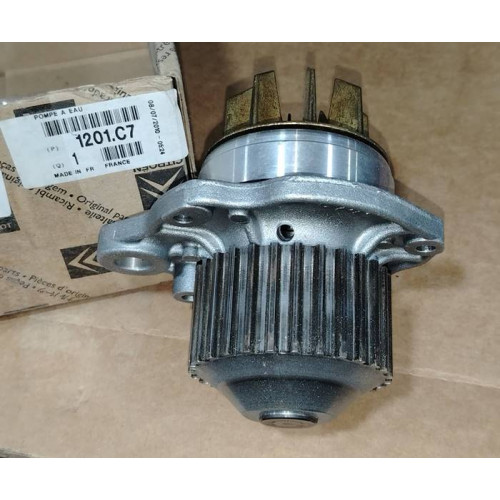 помпа peugeot 3.0 v6 c5 406 807 renault laguna