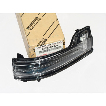 поворотник зеркала toyota fortuner 15- правый