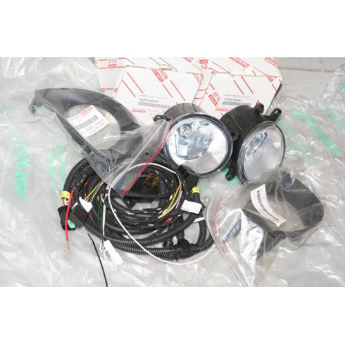 фара toyota yaris 2005-2011г противотуманная комплект