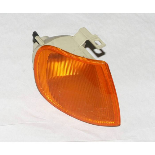 поворотник volkswagen polo 95 правый желтый