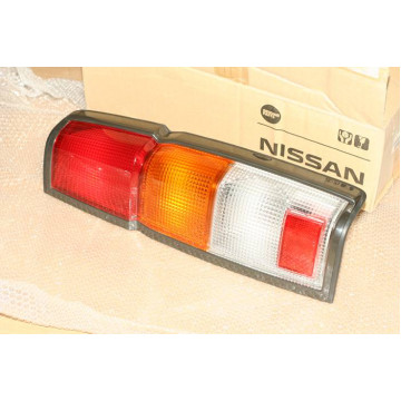 фонарь задний nissan d21 king cab